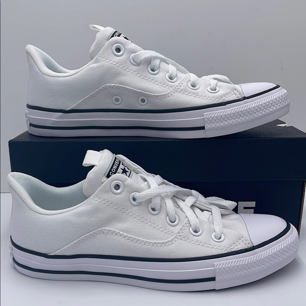Converse WMNS A00832F CTAS RAVE OX
WHITE/WHITE/BLACK Low-Top Sneakers Chuck Tayl